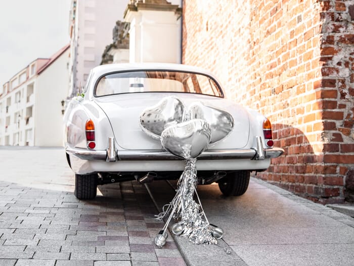 Autodekoration zur Hochzeit im Set, mit Ballons, Girlanden etc, silber-rot-weiß