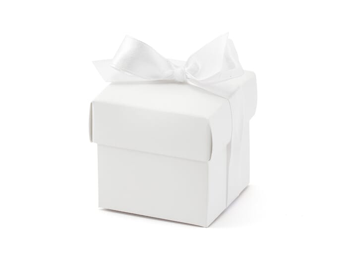 Boîte avec ruban pour les cadeaux d'invités, blanc