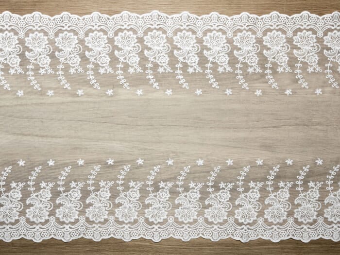 Chemin de table de haute qualité / ruban de dentelle blanc cassé, 0,45m x 9m, modèle arc